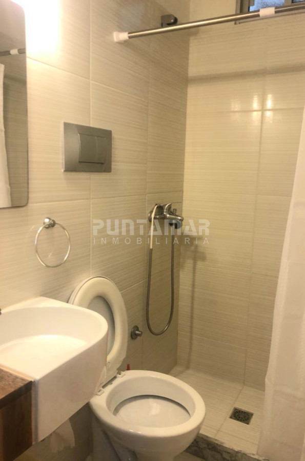 Casa ID.212397 - MUY LINDA CASA EN PARADA 7 DE LA MANSA, 4 DORMITORIOS, AMPLIO LIVING COMEDOR, PISCINA , GARAGE  Y PARRILLERO