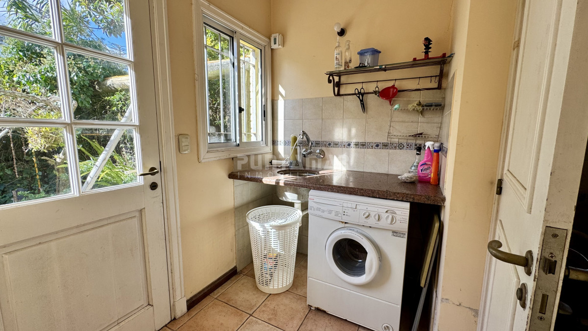 Casa ID.213691 - ALQUILER ANUAL 4 DORMITORIOS MAS DEPENDENCIA AMPLIO JARDIN Y PISCINA 