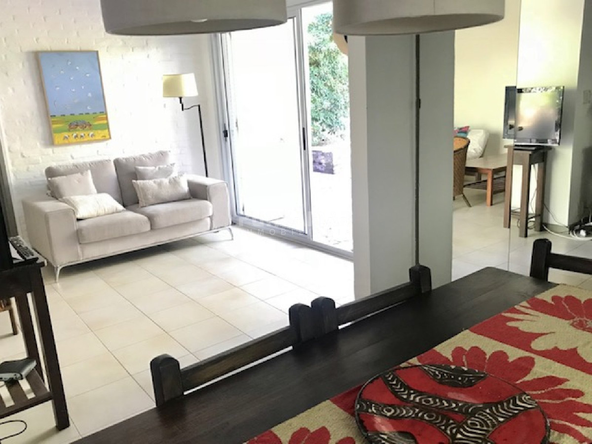 Casa ID.211732 - Casa en alquiler, playa mansa, 3 dormitorios, jardín, parrillero, reciclada