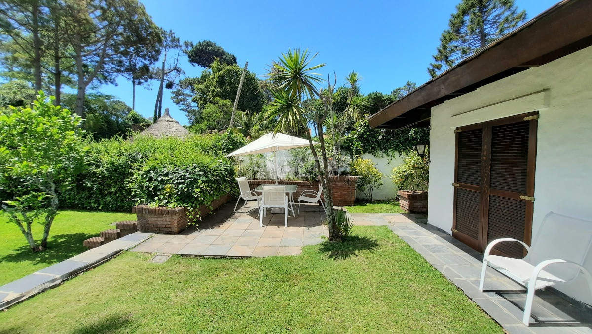 Casa ID.212852 - IMPORTANTE CASA CON GRAN PARQUE Y PISCINA EN LA MANSA 