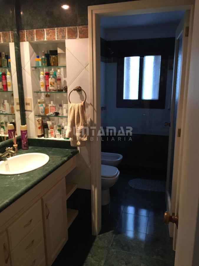 Casa ID.212451 - VENTA o ALQUILER ANUAL CASA EN MEJOR ZONA COMERCIAL