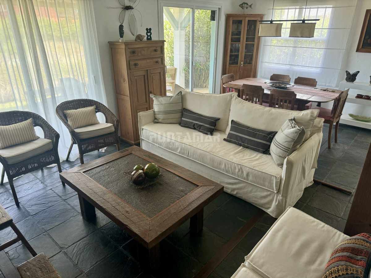 Casa ID.210802 - ALQUILER DE CASA EN MONTOYA CON VISTA AL MAR, 4 DORMITORIOS MÁS SERVICIO