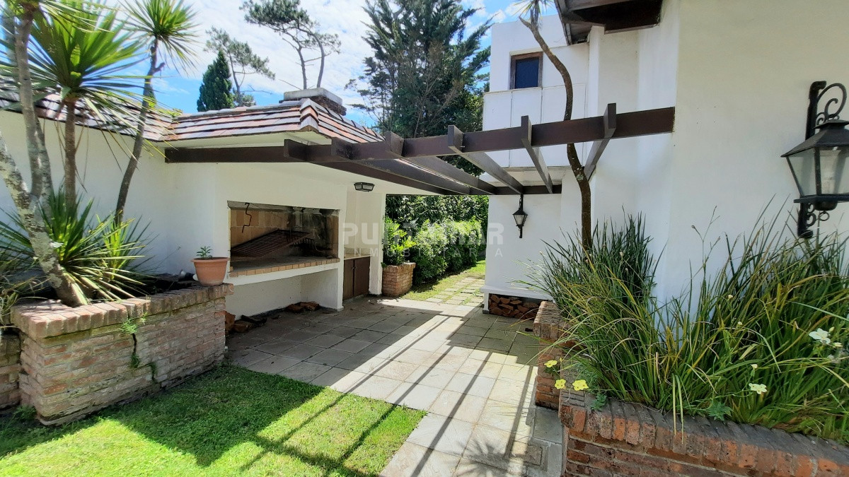 Casa ID.212852 - IMPORTANTE CASA CON GRAN PARQUE Y PISCINA EN LA MANSA 