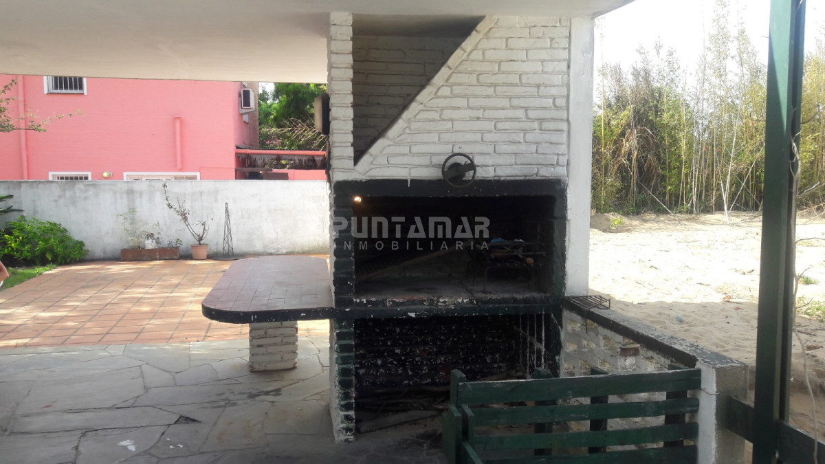 Casa ID.212122 - EXCELENTE UBICACION PARA VIVIR TODO EL AÑO! CASA EN VENTA ZONA DE PLAYA MANSA CERCA DE LA PLAYA