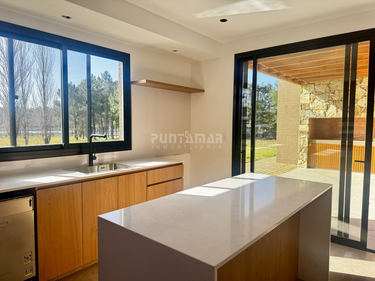 Casa ID.213666 - VENTA Y ALQUILER CASA A ESTRENAR EN BARRIO CERRADO LA CAÑADA - DISTRITO 52