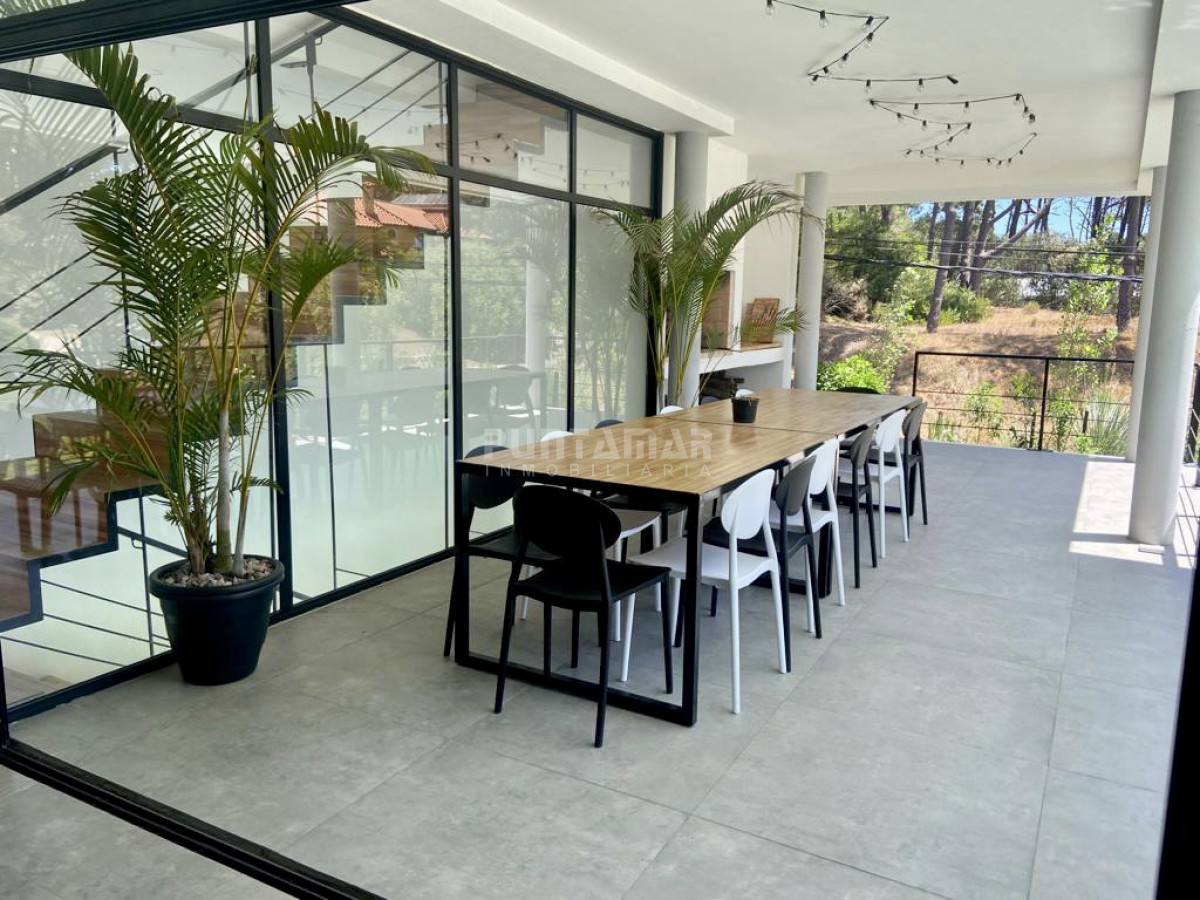 Casa ID.213149 - ESPECTACULAR CASA CON PISCINA DE 4 DORMITORIOS EN MONTOYA 