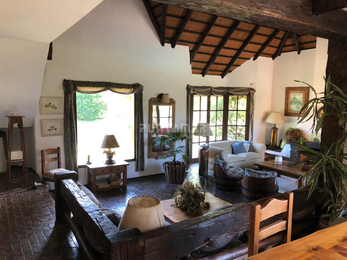 Casa ID.210719 - CASA A LA VENTA UBICADA A POCAS CUADRAS DE PLAYA BRAVA PUNTA DEL ESTE