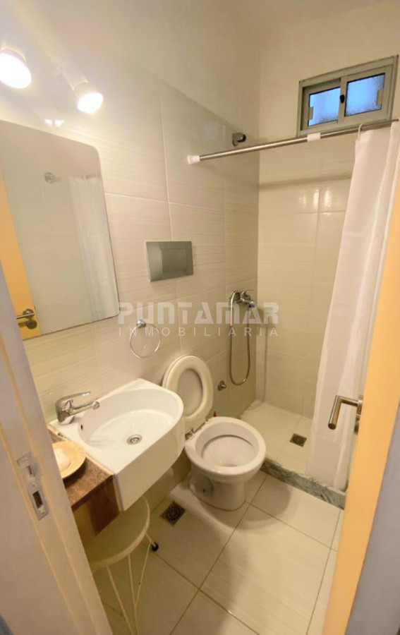 Casa ID.212397 - MUY LINDA CASA EN PARADA 7 DE LA MANSA, 4 DORMITORIOS, AMPLIO LIVING COMEDOR, PISCINA , GARAGE  Y PARRILLERO