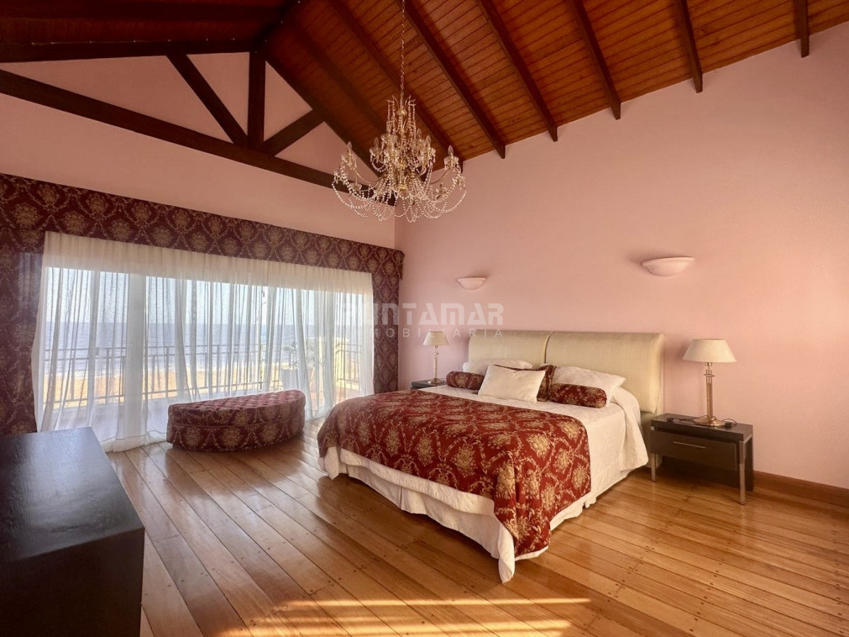 Casa ID.213906 - EXCLUSIVA MANSIÓN FRENTE AL MAR. Residencia de categoría con casa de huéspedes y de caseros frente a playa mansa.