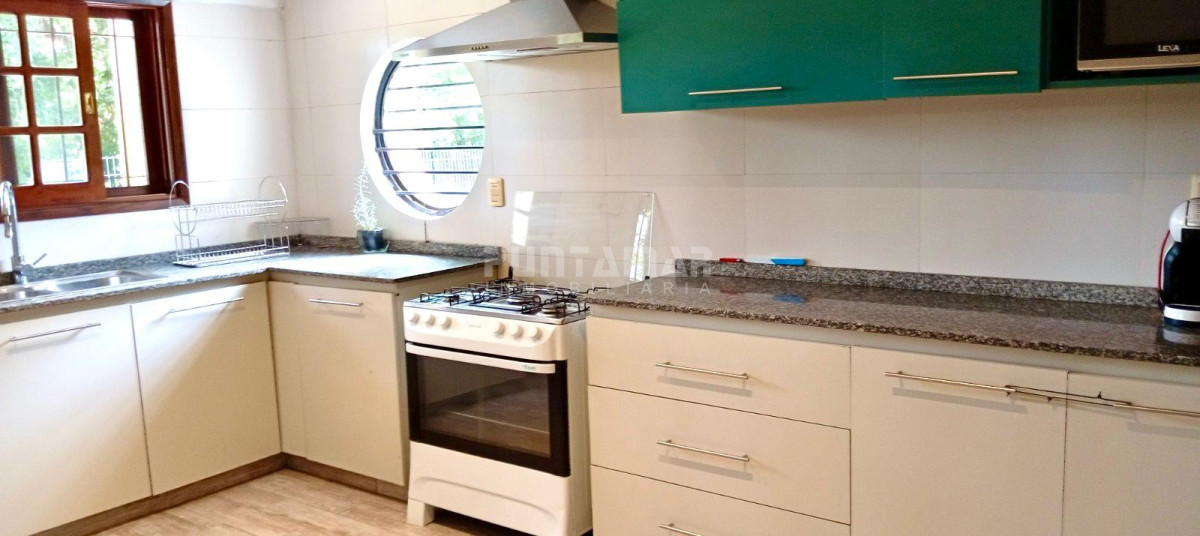 Casa ID.212770 - CASA DE 3 PLANTAS EN PARADA 7 DE LA MANSA, CON 4 DORMITORIOS Y DEPENDENCIA DE SERVICIO