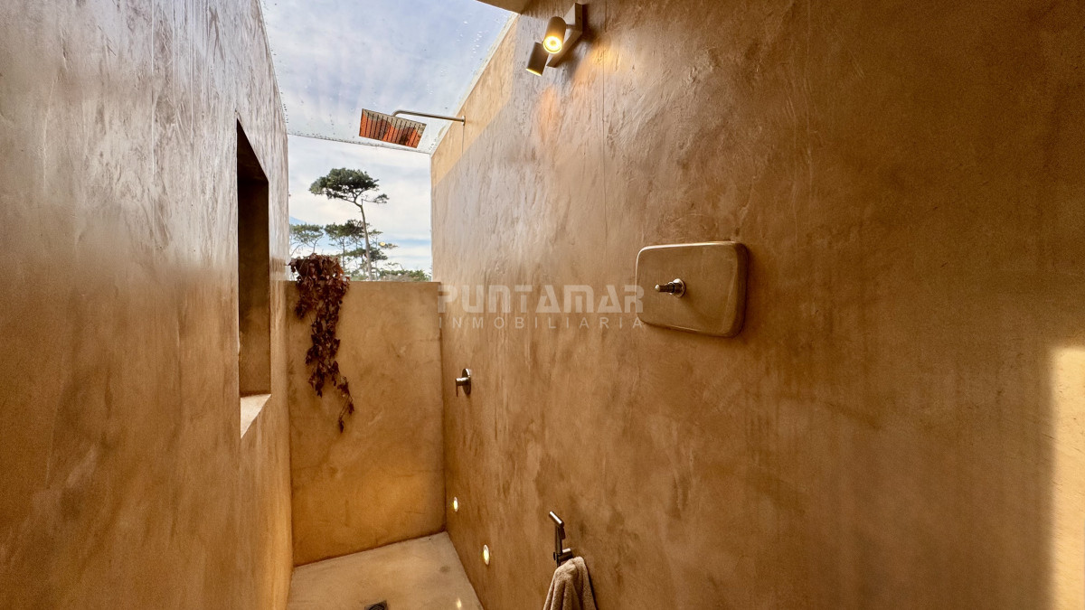 Casa ID.213532 - ALQUILER CASA DE DISEÑO DE 3 DORMITORIOS CON PISCINA EN SAN RAFAEL 