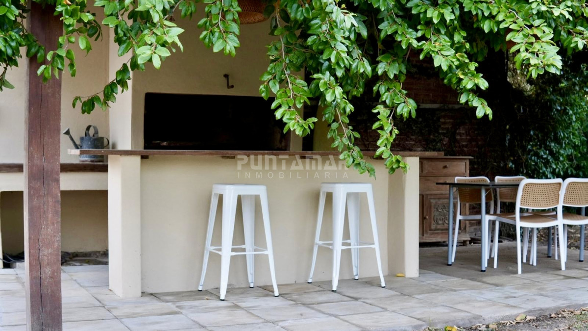 Casa ID.213532 - ALQUILER CASA DE DISEÑO DE 3 DORMITORIOS CON PISCINA EN SAN RAFAEL 