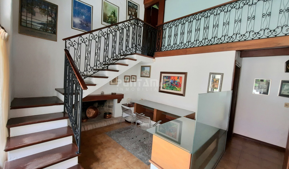 Casa ID.212852 - IMPORTANTE CASA CON GRAN PARQUE Y PISCINA EN LA MANSA 