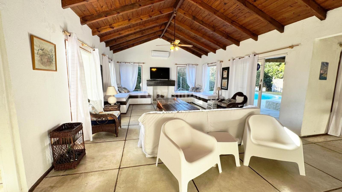 Casa ID.210892 - VENTA Y ALQUILER DE GRAN CASA EN EL CORAZON DE LA BARRA
