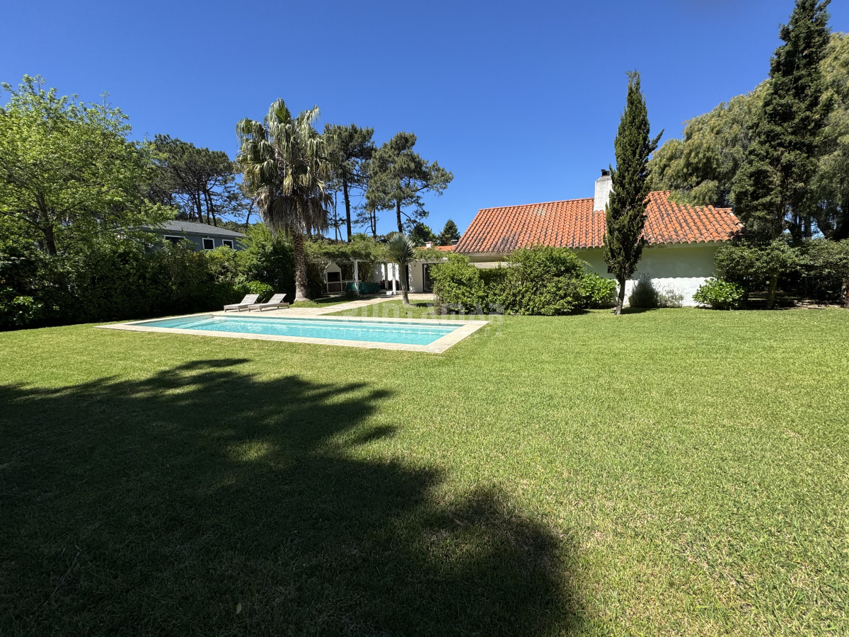 Casa ID.210691 - CASA  EN ALQUILER 3 DORMITORIOS CON PISCINA EN RINCÓN DEL INDIO