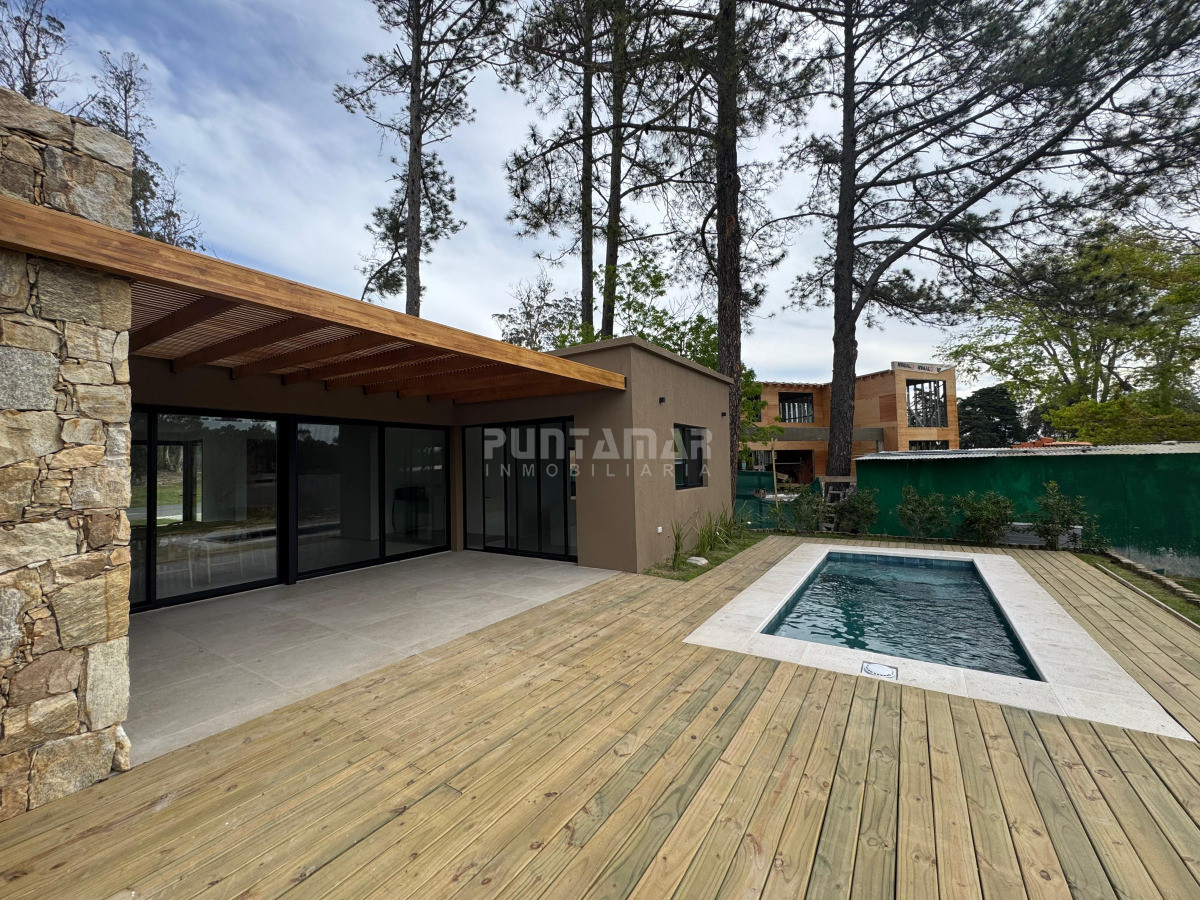 Casa ID.213666 - VENTA Y ALQUILER CASA A ESTRENAR EN BARRIO CERRADO LA CAÑADA - DISTRITO 52