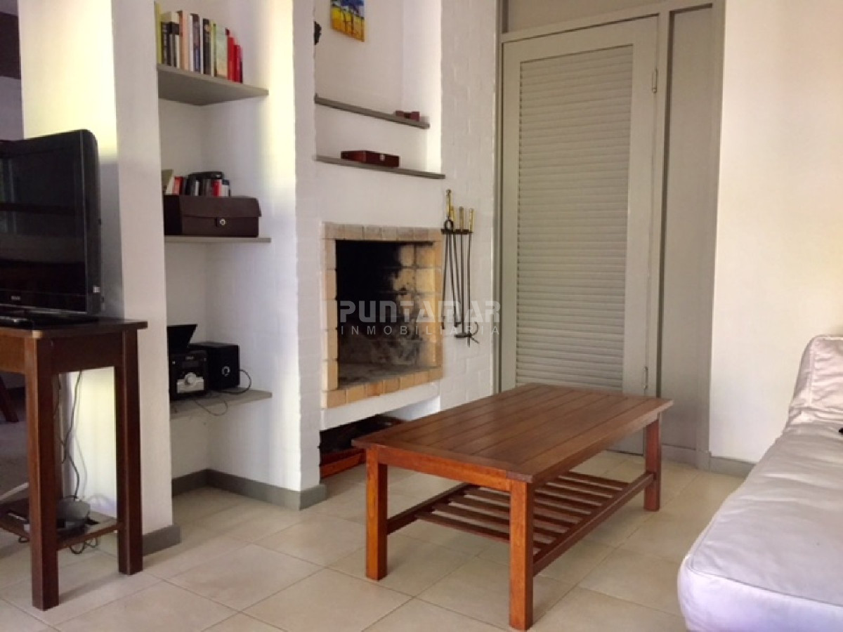 Casa ID.211732 - Casa en alquiler, playa mansa, 3 dormitorios, jardín, parrillero, reciclada