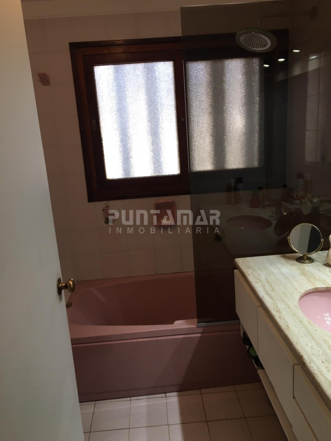 Casa ID.212451 - VENTA o ALQUILER ANUAL CASA EN MEJOR ZONA COMERCIAL
