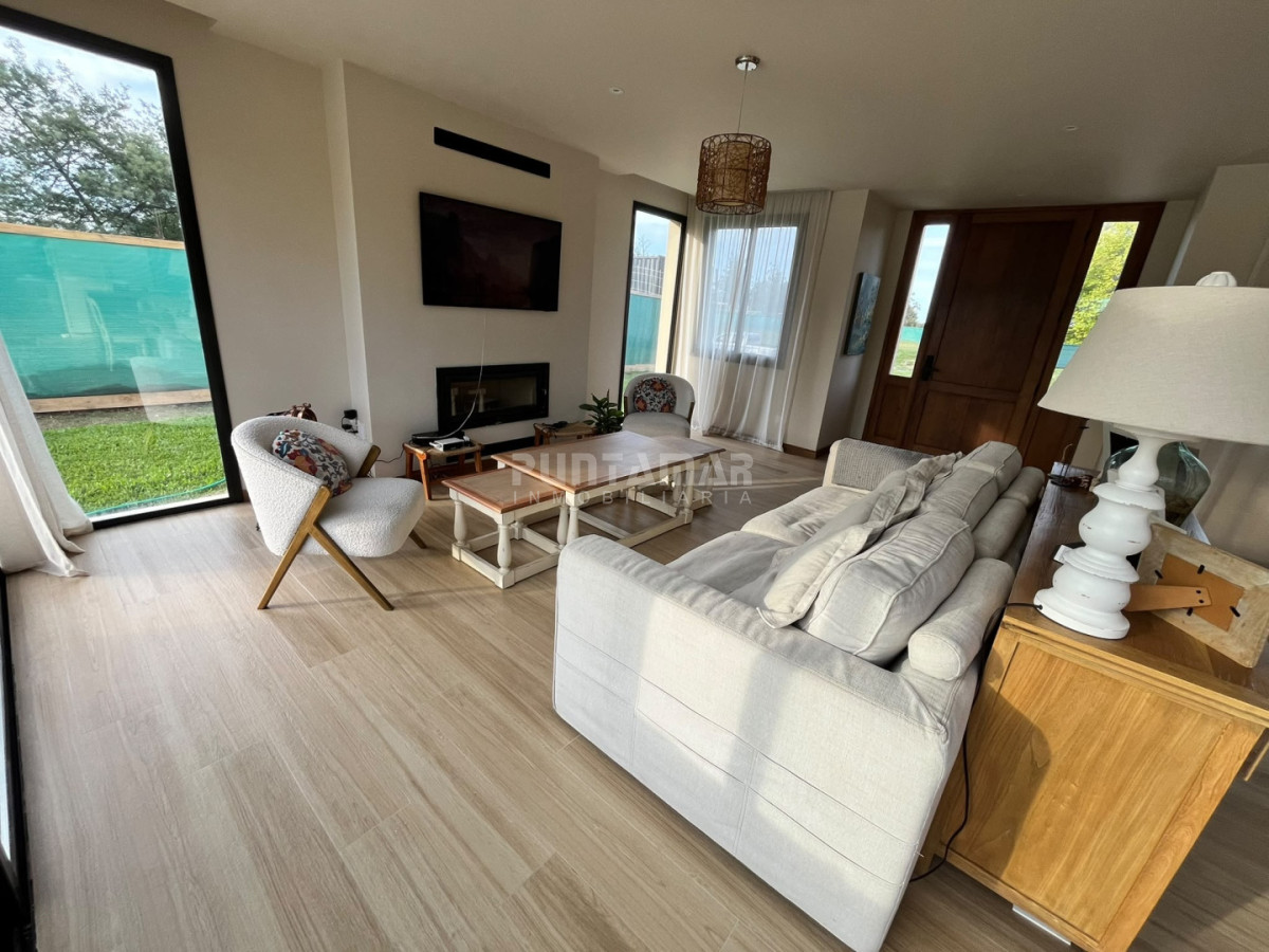 Casa ID.213903 - VENTA CASA EN PUNTA DEL ESTE  EN BARRIO PRIVADO LA CAÑADA