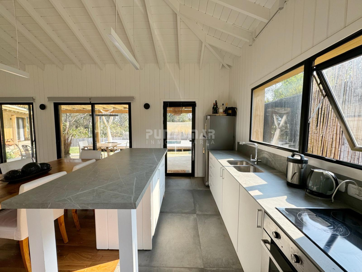 Casa ID.213420 - ALQUILER HERMOSA CASA 3 DORMITORIOS CON PISCINA EN ÑA BARRA