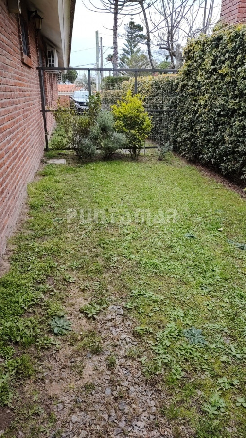 Casa ID.210347 - Casa de 4 dormitorios en Playa Mansa , Punta del Este 