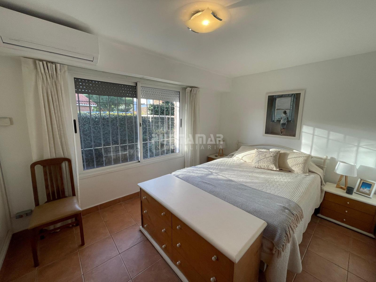 Casa ID.210347 - Casa de 4 dormitorios en Playa Mansa , Punta del Este 