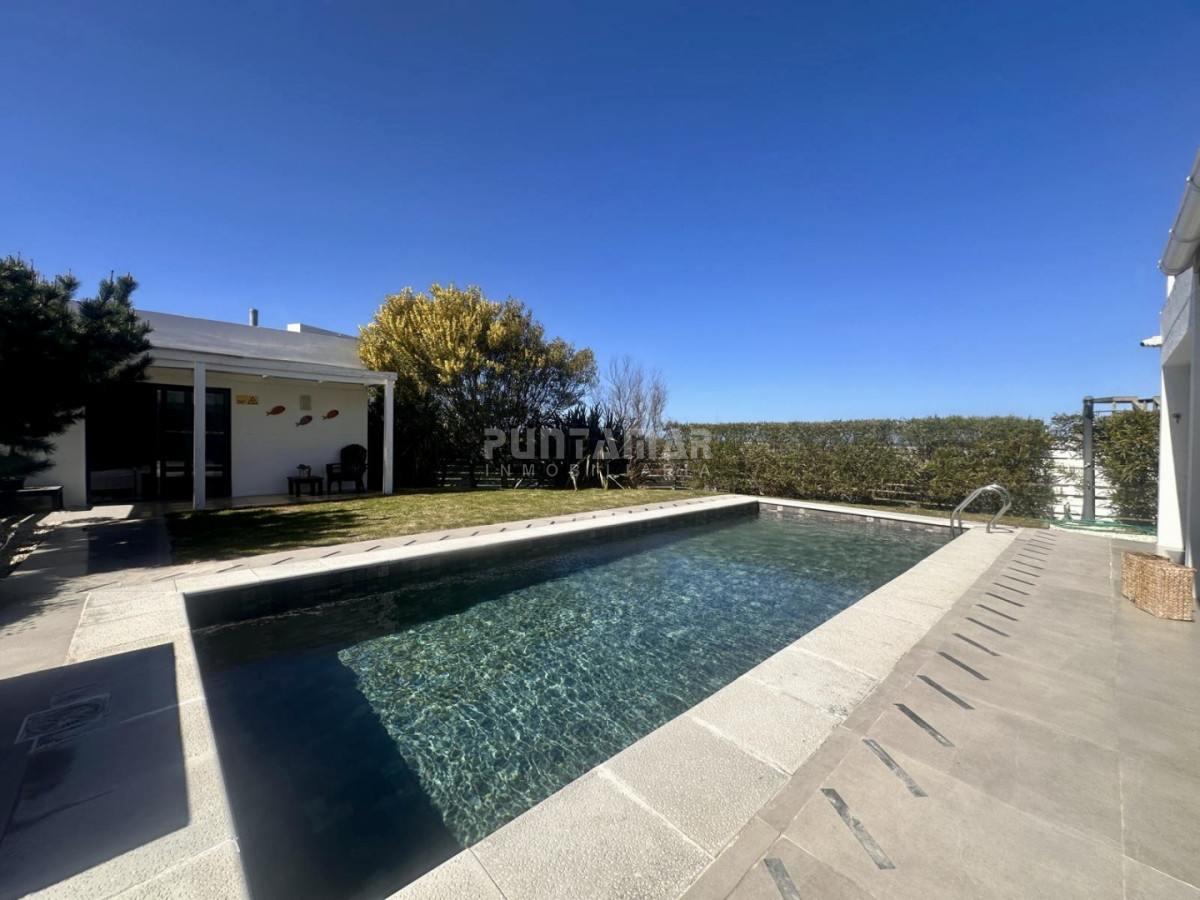 Casa ID.210856 - ALQUILER FRENTE AL MAR EN MONTOYA - 5 SUITES CON PISCINA