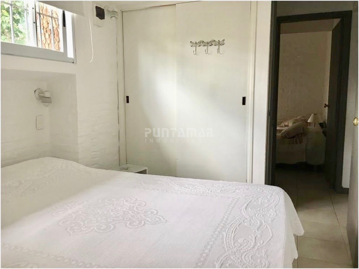Casa ID.211732 - Casa en alquiler, playa mansa, 3 dormitorios, jardín, parrillero, reciclada