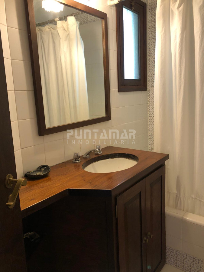 Casa ID.210719 - CASA A LA VENTA UBICADA A POCAS CUADRAS DE PLAYA BRAVA PUNTA DEL ESTE