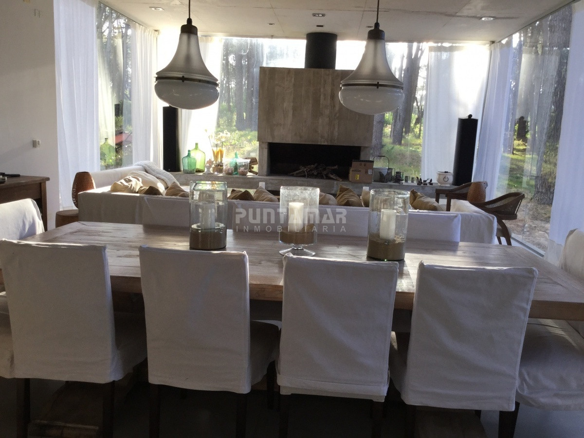 Casa ID.212235 - ALQUILER CASA PUNTA DEL ESTE, BARRIO PRIVADO EN A BARRA 4 DORMITORIOS MÁS SERVICIO COMPLETO
