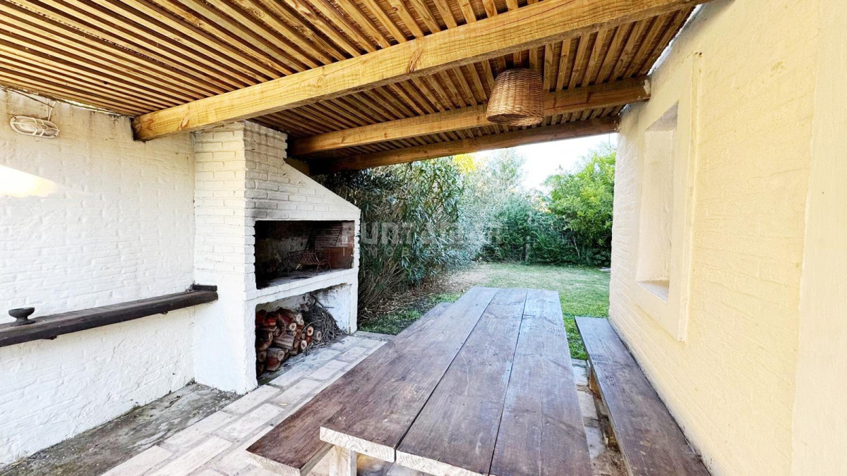 Casa ID.210892 - VENTA Y ALQUILER DE GRAN CASA EN EL CORAZON DE LA BARRA