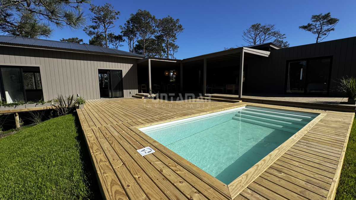 Casa ID.213778 - VENTA CASA DE 3 DORMITORIOS Y PISCINA EN RESERVA MONTOYA 