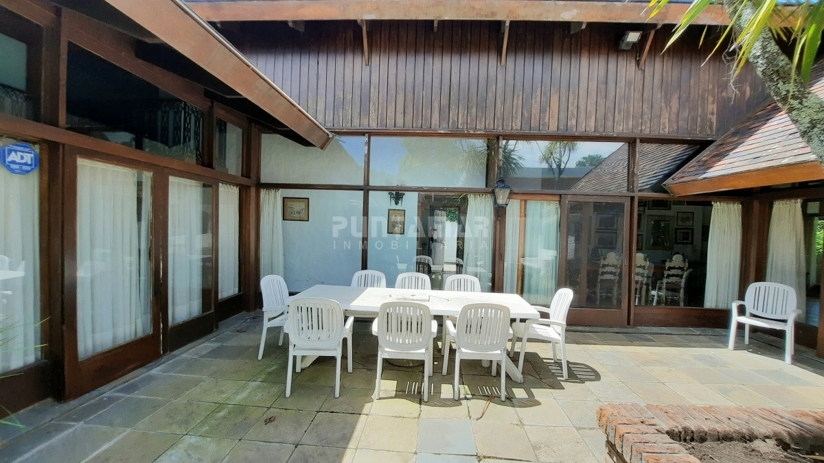 Casa ID.212852 - IMPORTANTE CASA CON GRAN PARQUE Y PISCINA EN LA MANSA 