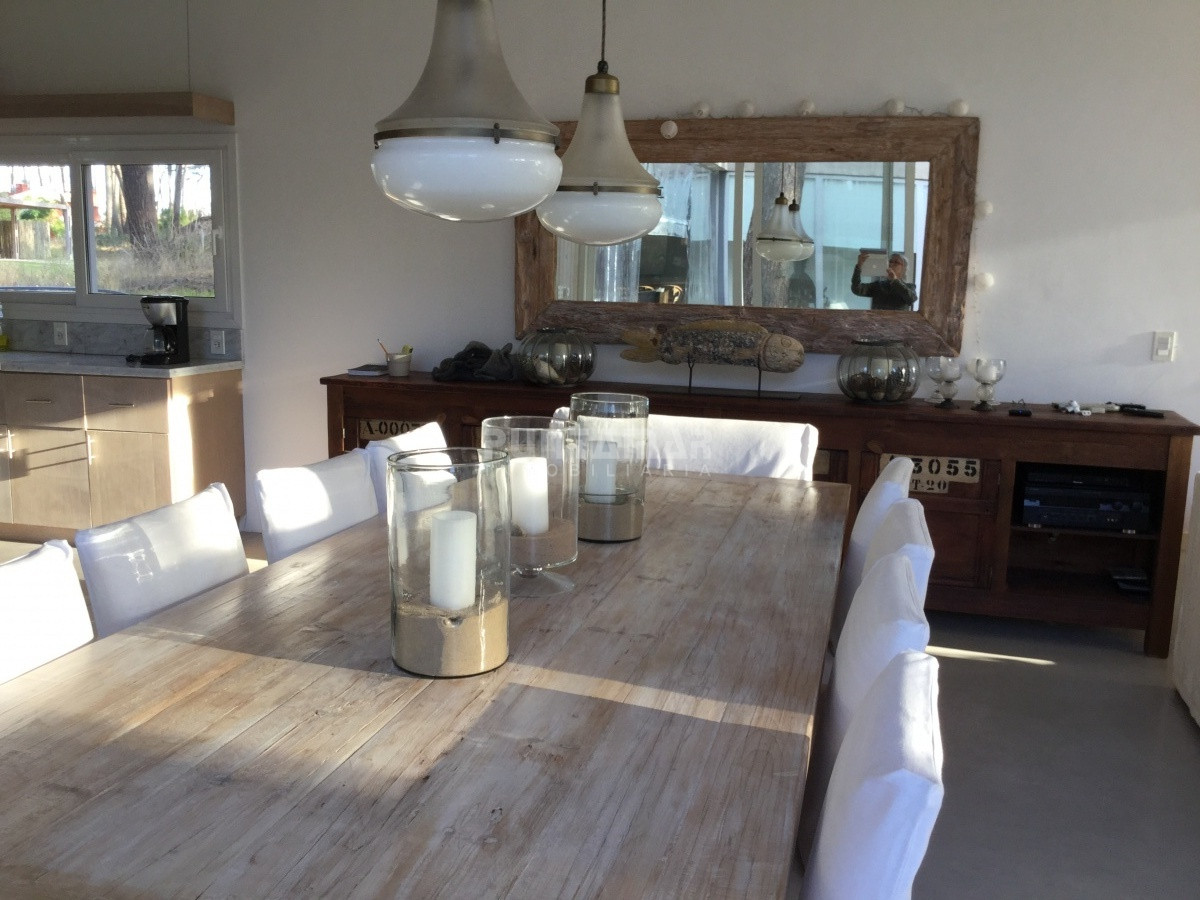 Casa ID.212235 - ALQUILER CASA PUNTA DEL ESTE, BARRIO PRIVADO EN A BARRA 4 DORMITORIOS MÁS SERVICIO COMPLETO