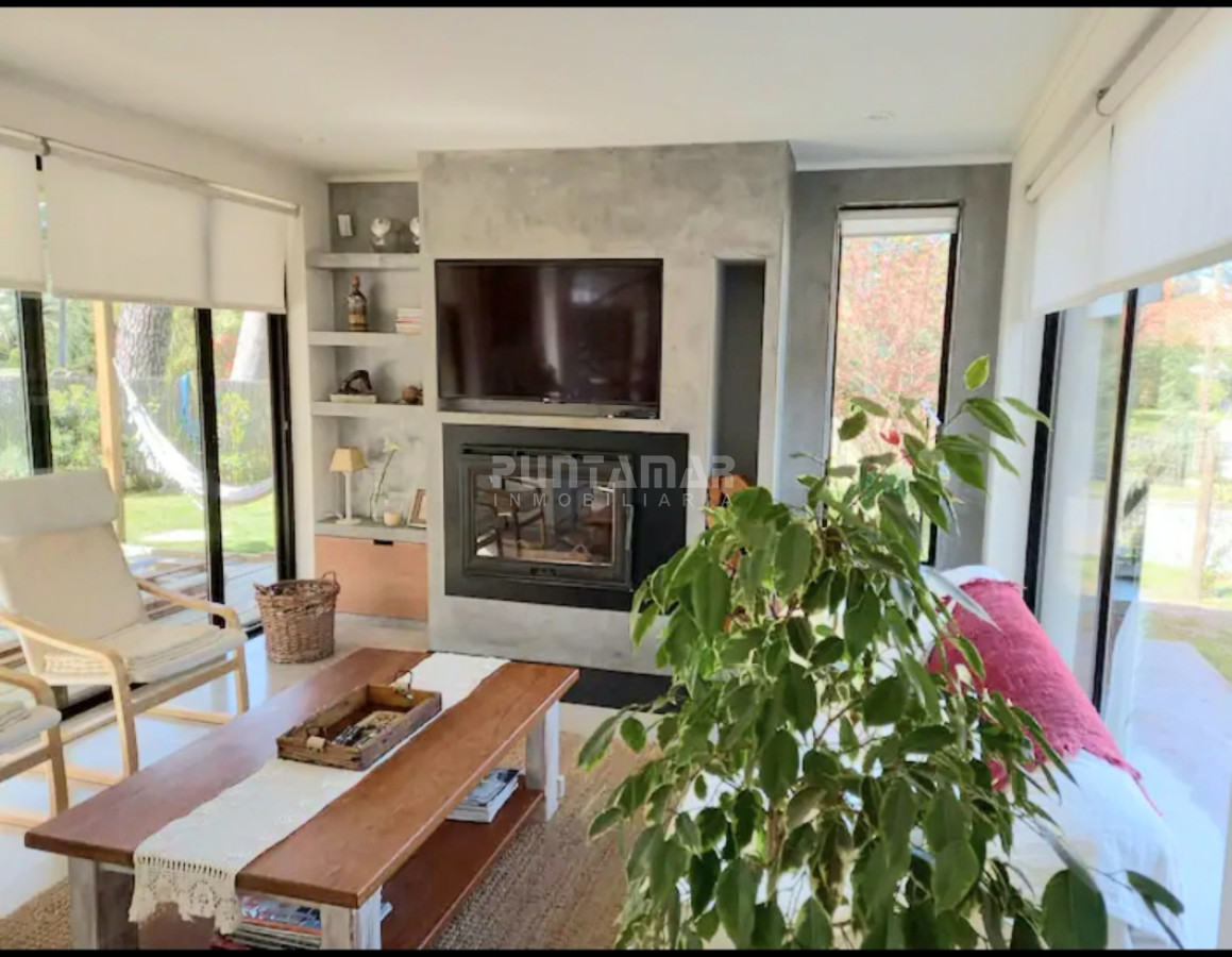 Casa ID.212479 - MUY LINDA CASA DE 2 PLANTAS EN SAN RAFAEL DE 4 DORMITORIOS CON PISCINA