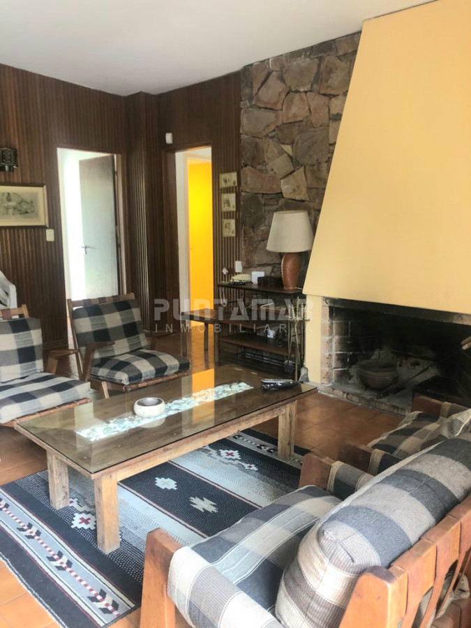 Casa ID.212397 - MUY LINDA CASA EN PARADA 7 DE LA MANSA, 4 DORMITORIOS, AMPLIO LIVING COMEDOR, PISCINA , GARAGE  Y PARRILLERO