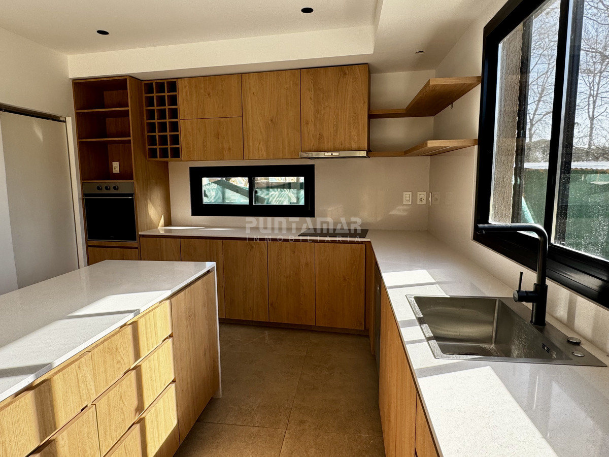 Casa ID.213666 - VENTA Y ALQUILER CASA A ESTRENAR EN BARRIO CERRADO LA CAÑADA - DISTRITO 52