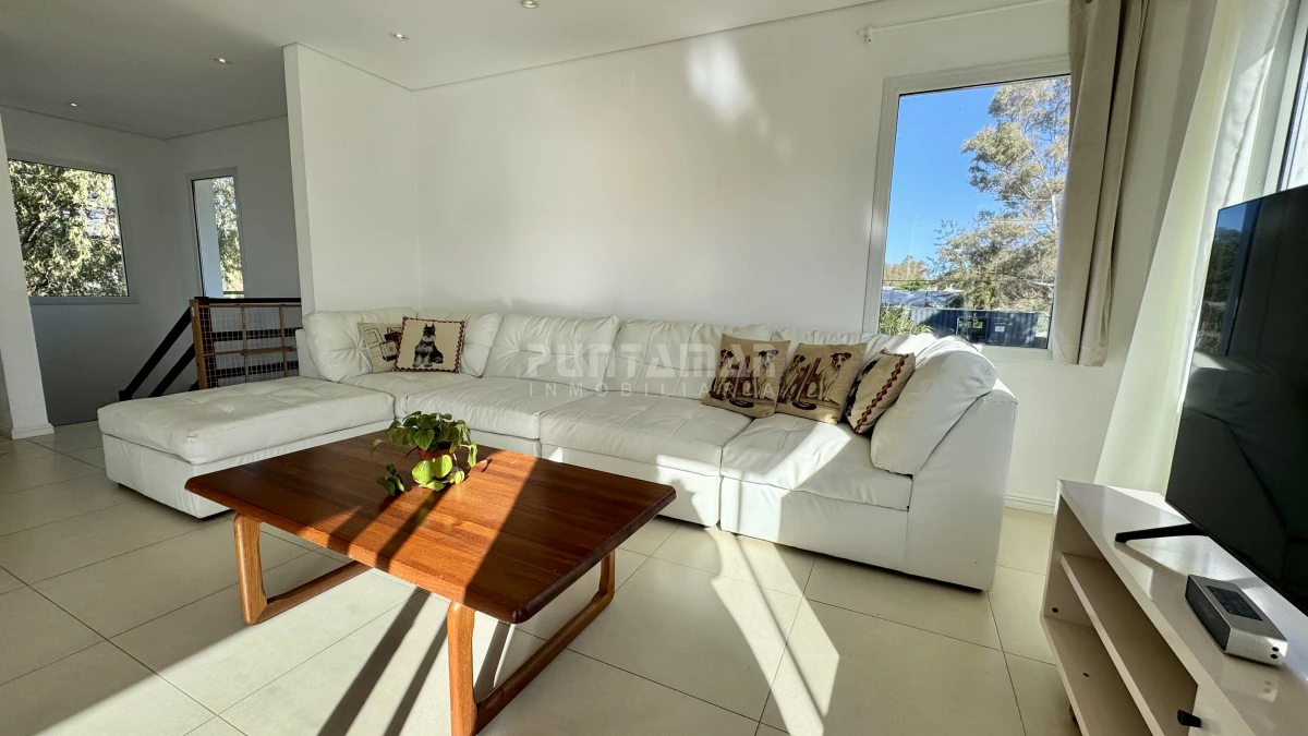 Casa ID.213690 - MODERNA CASA DE 3 DORMITORIOS CON PISCINA EN EL TESORO 