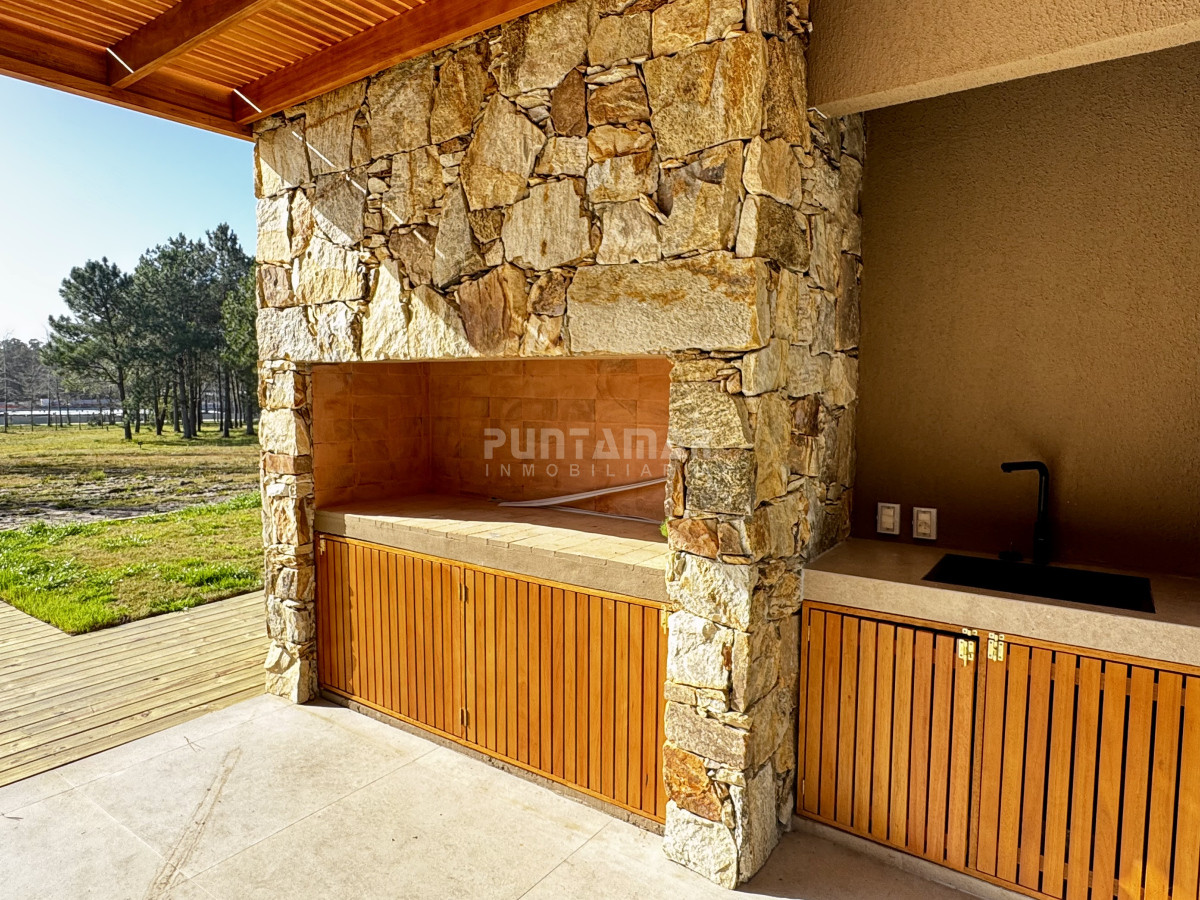 Casa ID.213666 - VENTA Y ALQUILER CASA A ESTRENAR EN BARRIO CERRADO LA CAÑADA - DISTRITO 52