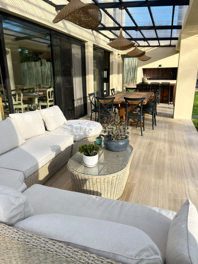 Casa ID.213903 - VENTA CASA EN PUNTA DEL ESTE  EN BARRIO PRIVADO LA CAÑADA