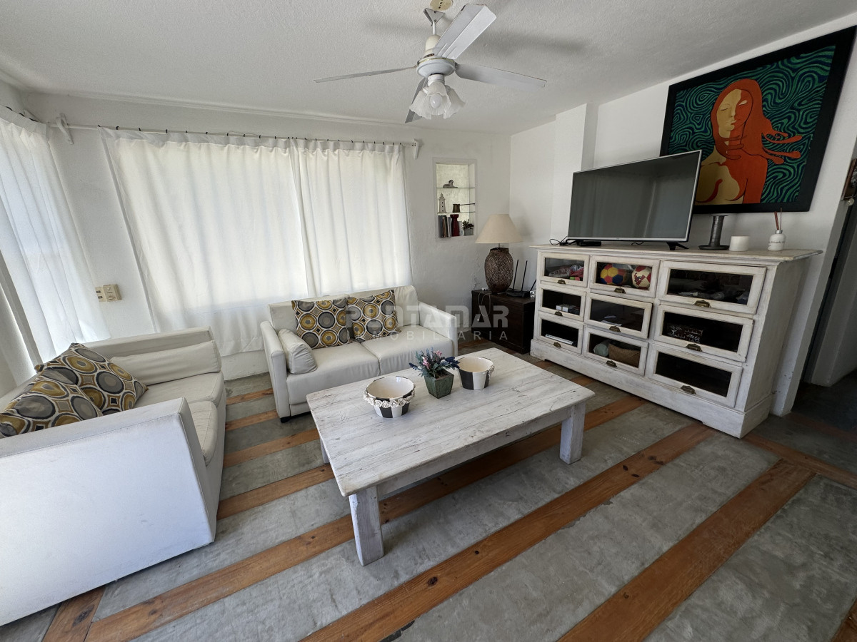 Casa ID.211046 - OPORTUNIDAD DE INVERSIÒN,  VENTA CASA EN MONTOYA CERCA DEL MAR, 4 DORMITORIOS 