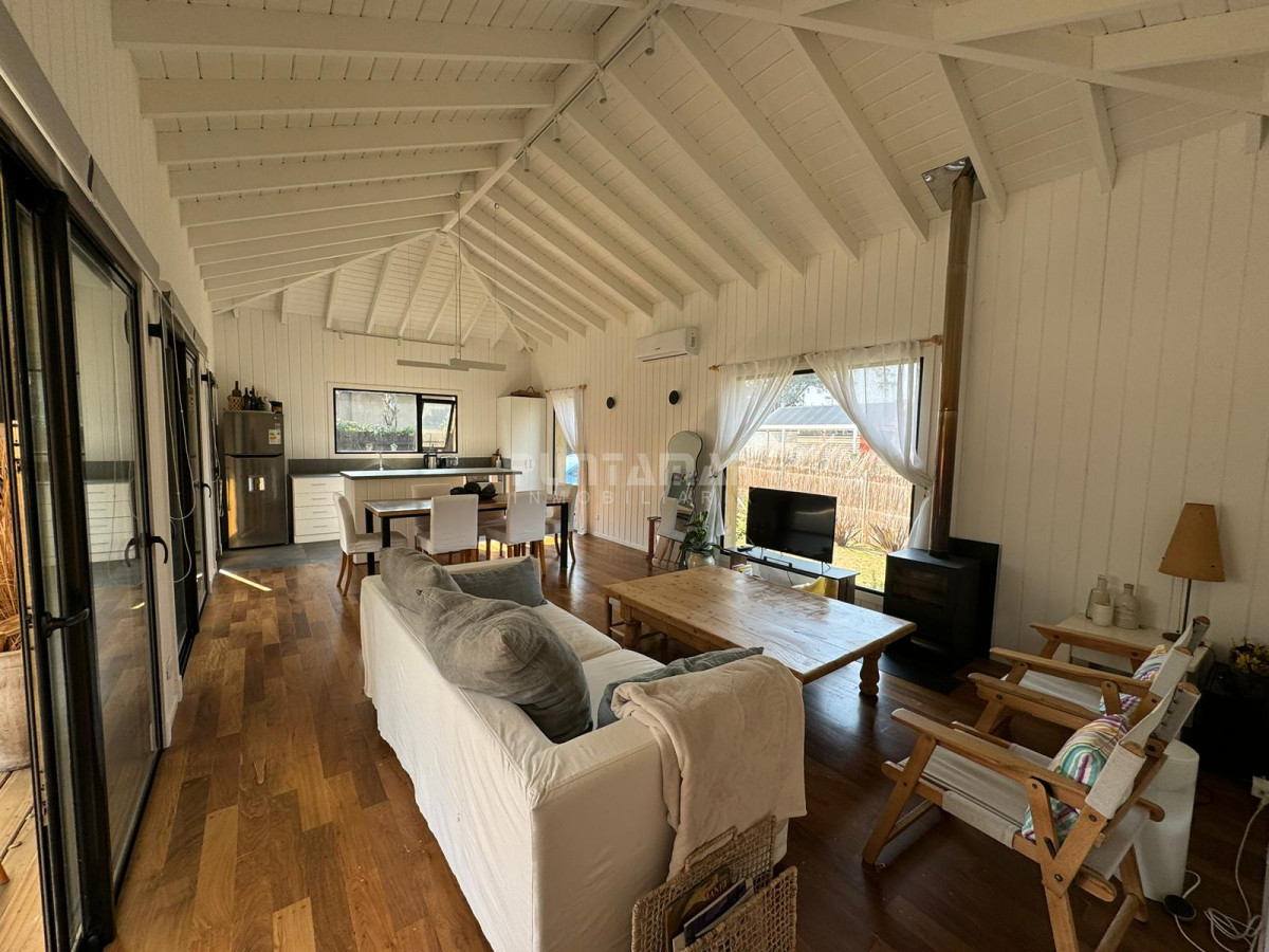 Casa ID.213420 - ALQUILER HERMOSA CASA 3 DORMITORIOS CON PISCINA EN ÑA BARRA