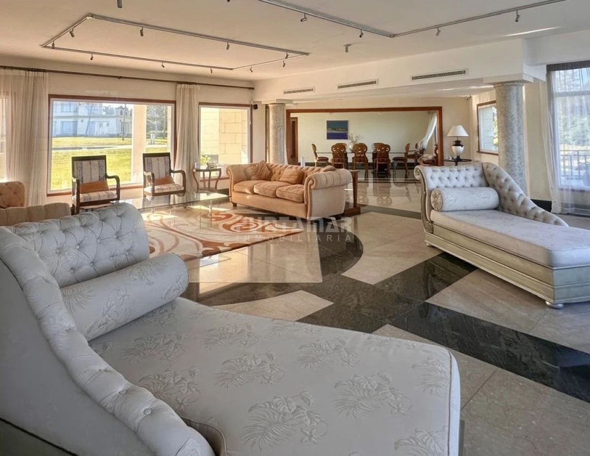 Casa ID.213906 - EXCLUSIVA MANSIÓN FRENTE AL MAR. Residencia de categoría con casa de huéspedes y de caseros frente a playa mansa.