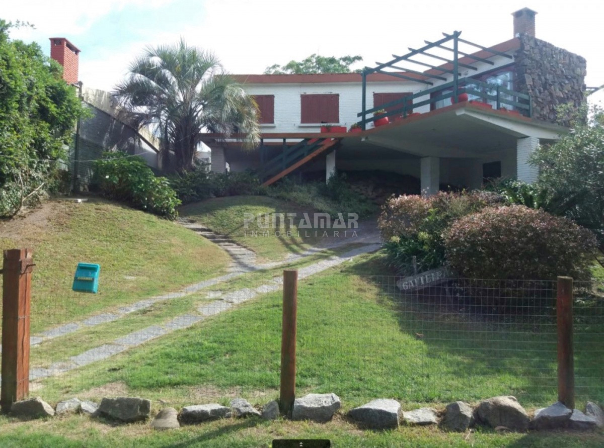 Casa ID.212122 - EXCELENTE UBICACION PARA VIVIR TODO EL AÑO! CASA EN VENTA ZONA DE PLAYA MANSA CERCA DE LA PLAYA