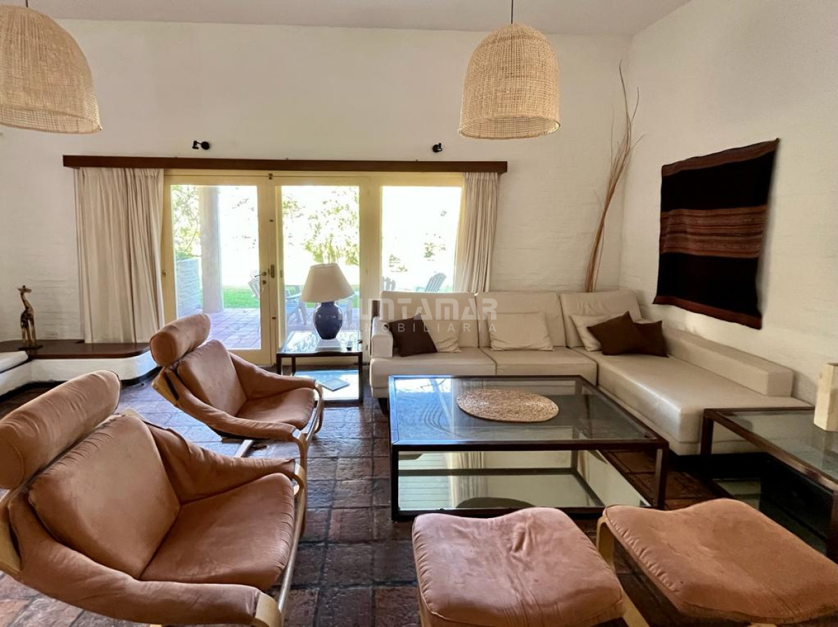 Casa ID.210662 - CASA DE 4 DORMITORIOS CON PISCINA