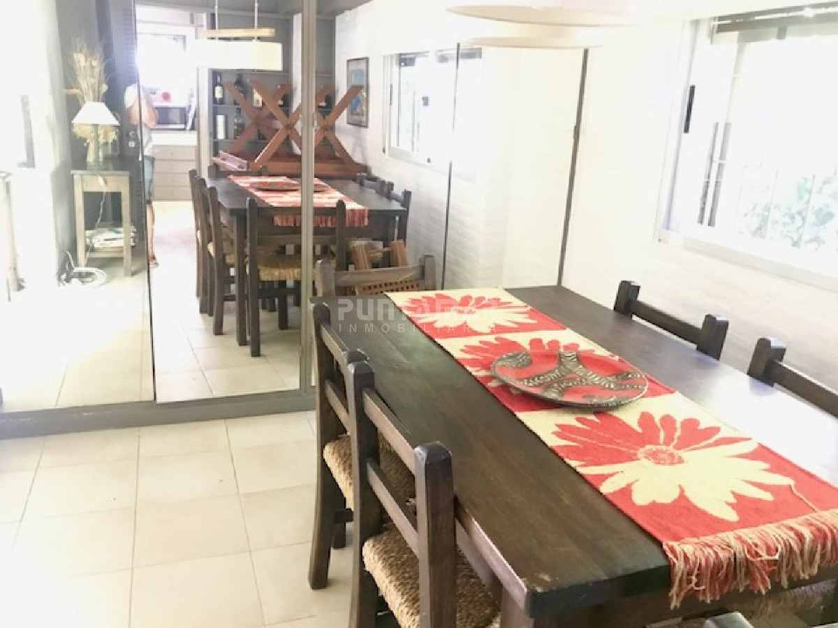 Casa ID.211732 - Casa en alquiler, playa mansa, 3 dormitorios, jardín, parrillero, reciclada