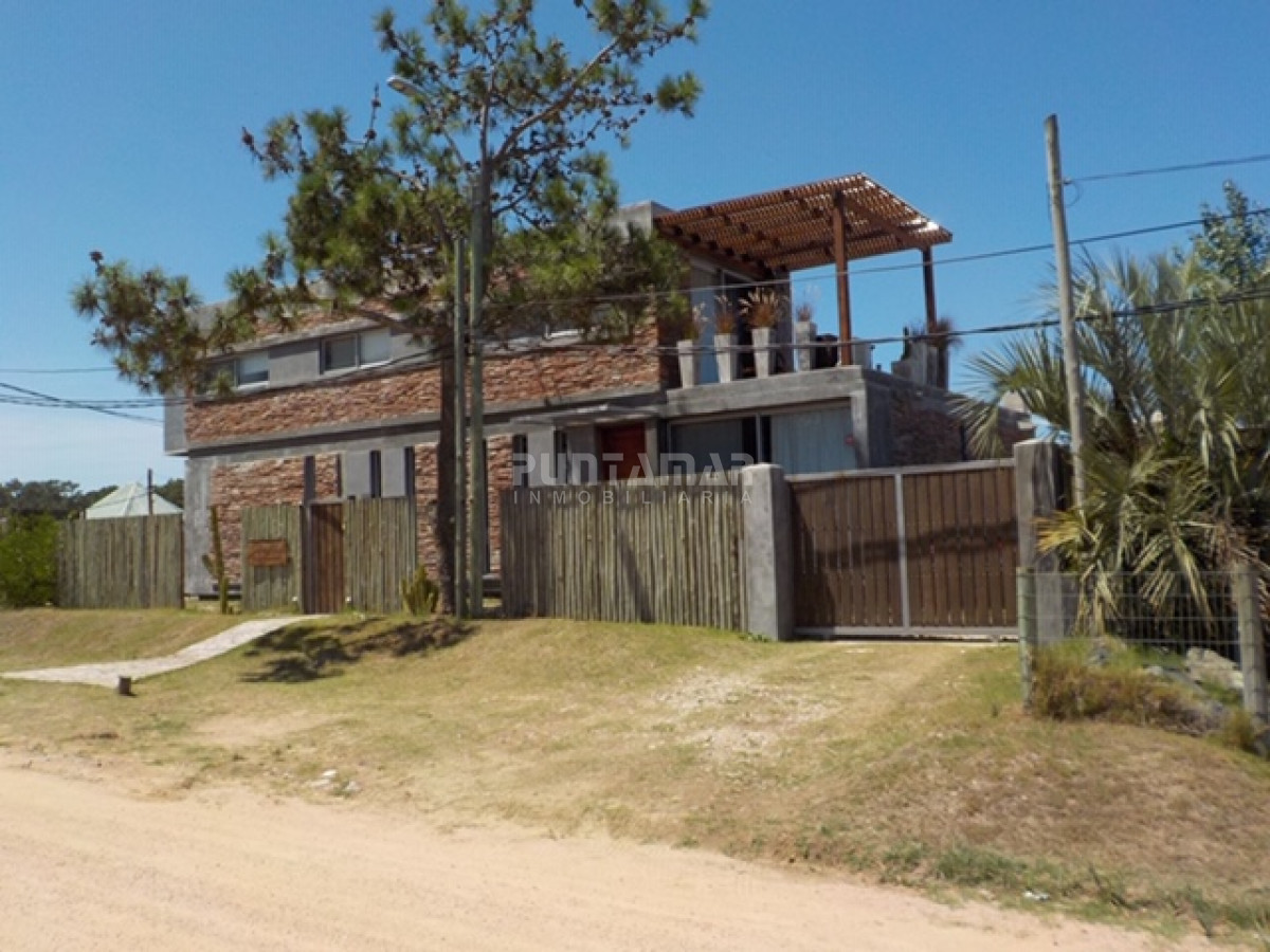 Casa ID.211105 - Casa en Manantiales, 4 dormitorios *