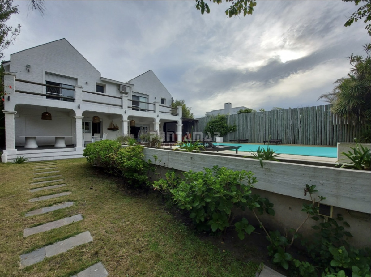 Casa ID.213468 - IMPONENTE CASA CON PISCINA Y 6 DORMITORIOS A 200 METROS DE LA POSTA DEL CANGREJO