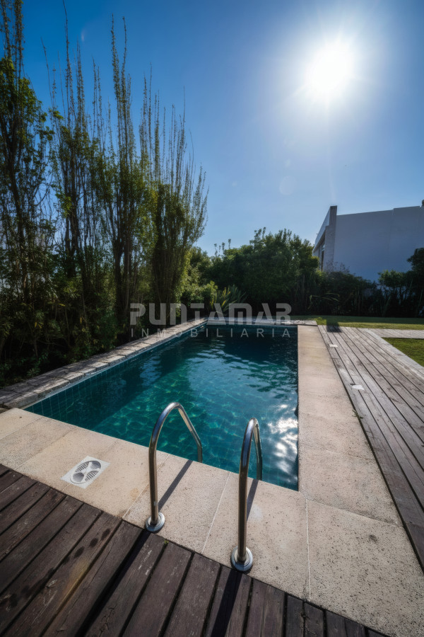 Casa ID.210785 - IMPORTANTE CASA EN PUNTA DEL ESTE, EL CHORRO, 5 DORMITORIOS