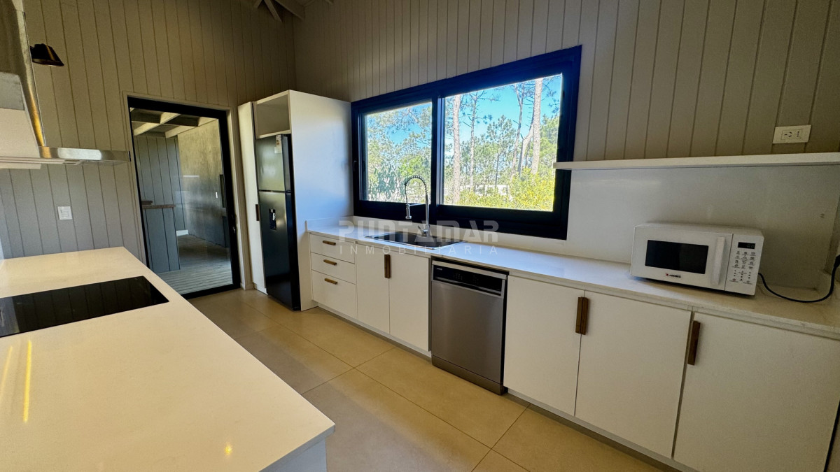 Casa ID.213778 - VENTA CASA DE 3 DORMITORIOS Y PISCINA EN RESERVA MONTOYA 